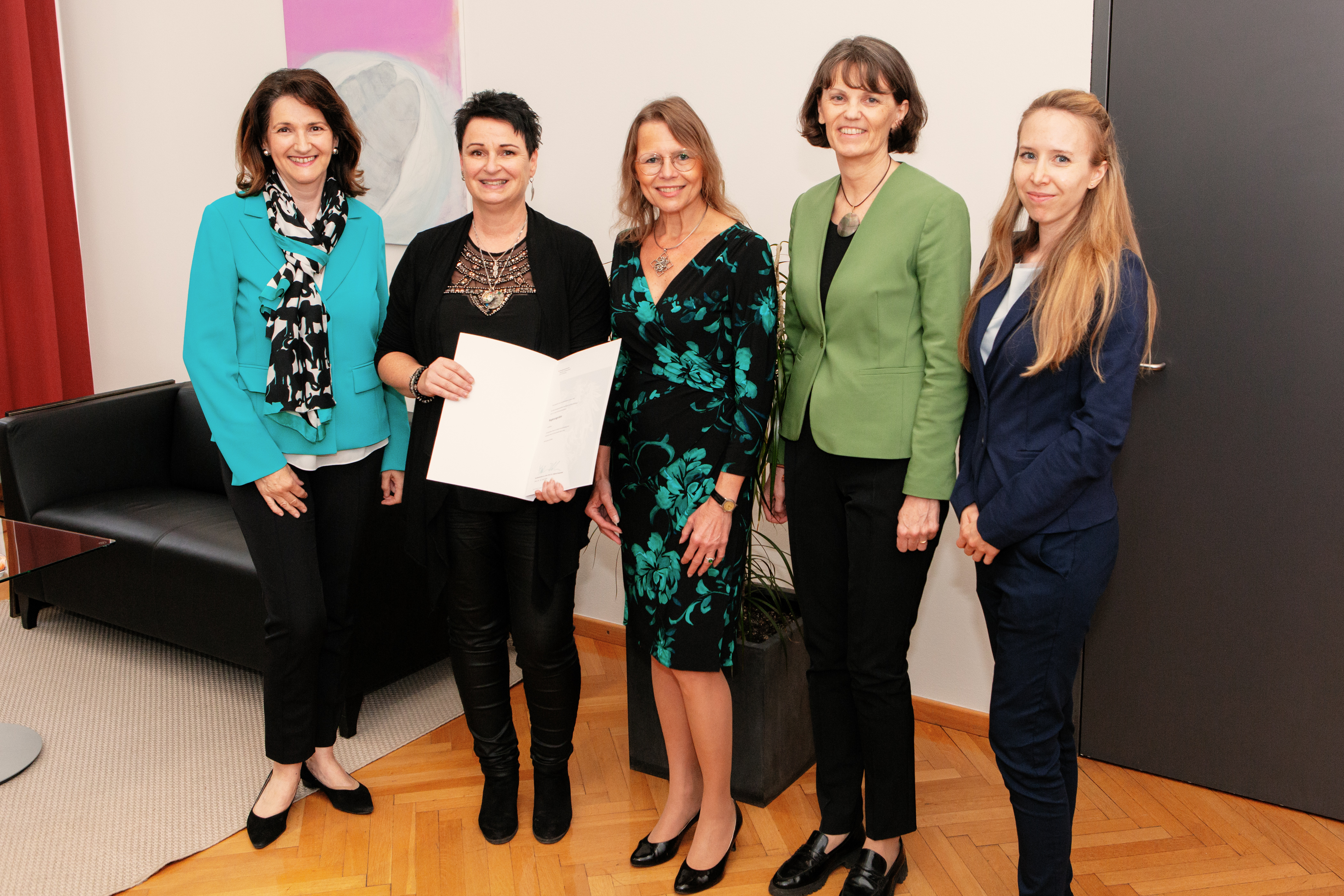 v.l.n.r.: VR Regina Weitlaner, Gabriele Grübler MA, Rektorin Beatrix Karl, VR Elisabeth Amtmann, Mag. Tanja Thammerl