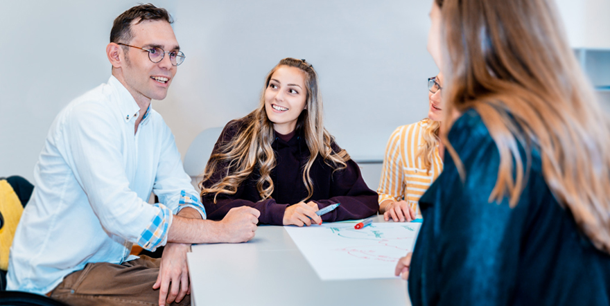 Studierende diskutieren