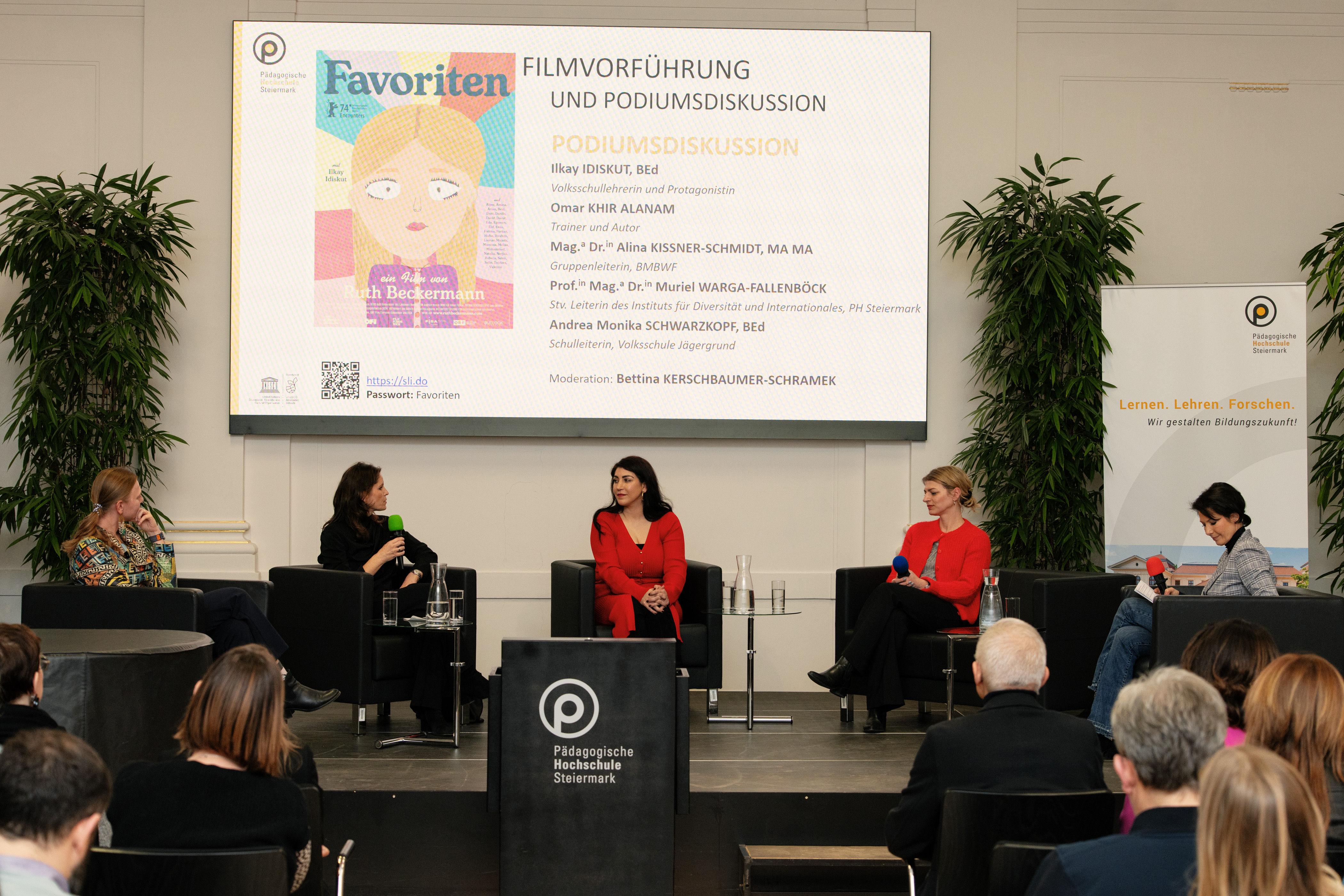 Von l.n.r.: Alina Kissner-Schmidt, Muriel Warga-Fallenböck, Ilkay Idiskut, Andrea Monika Schwarzkopf, Bettina Kerschbaumer Schramek