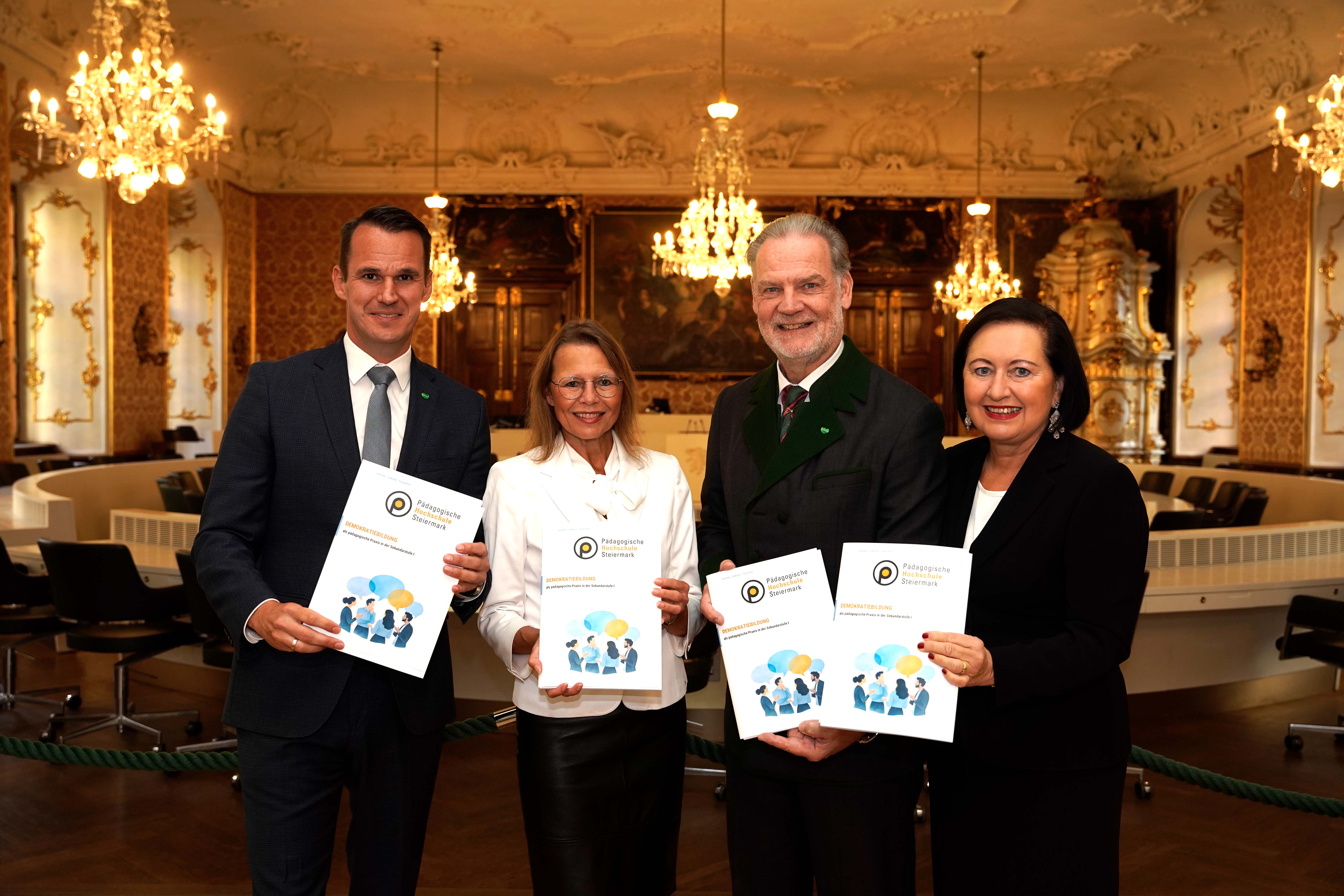 Gruppenfoto mit Landtagspräsident G. Deutuschmann, Rektorin B. Karl, Landesrat S.Hermann u BD E. Meixner