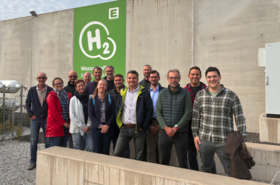 Gruppenfoto vor Energie Steiermark Logo