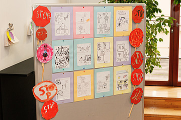 gezeichnete Plakate über Kinderrechte