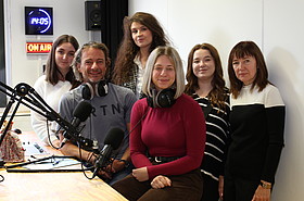 Studierende aus Lviv im RadioIgel Studio mit Heiko Haas-Vogl