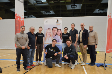 Gruppenfoto Studierende und Vertreter aus der Politik