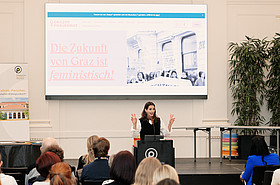 Präsentation der Vortragenden Anna Majcan