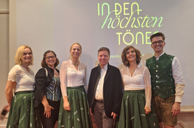 Gruppenfoto mit sechs Personen