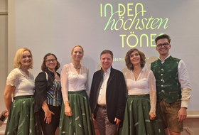 Gruppenfoto mit sechs Personen