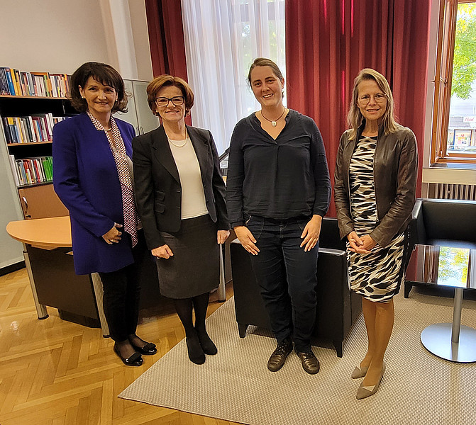 Regina Weitlaner, Elgrid Messner, Corinna Koschmieder und Beatrix Karl