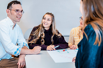 Studierende diskutieren
