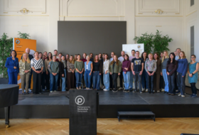 Gruppenfoto der Absolvent*innen