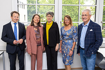 v.l.n.r.: Sven Fisler (PH Kärnten),  Sabine Weisz (PPH Burgenland), Andrea Seel (PPH Augustinum), Beatrix Karl (PH Steiermark), Andreas Schnider (Qualitätssicherungsrat für Pädagoginnen- und Pädagogenbildung) 