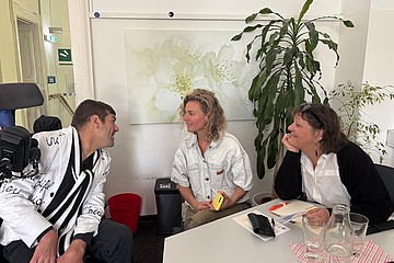 Matthias Grasser mit 2 Teilnehmer*innen