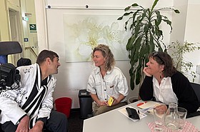 Matthias Grasser mit 2 Teilnehmer*innen