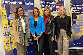 Rektorin Beatrix Karl und Vertreterinnendes Institutes für Diversität und Internationales der PH Steiermark beim Grazer Sprachenfest. V.l.n.r.: Muriel Warga-Fallenböck, Beatrix Karl, Susanne Linhofer, Michaela Hronovsky-Ortner