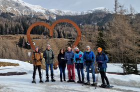 Gruppenfoto beim Schneeschuhwandern