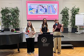 3 Studierende präsentieren Projekt