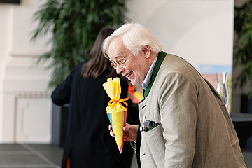 Wilfried Griebel mit Schultüte 