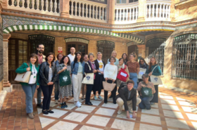 Gruppenfoto mit mehreren Personen 